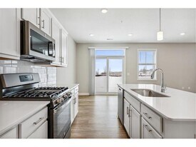 9417 4th St Ln N in Lake Elmo, MN - Building Photo