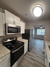 Whispering Pines in Columbia, SC - Foto de edificio - Building Photo