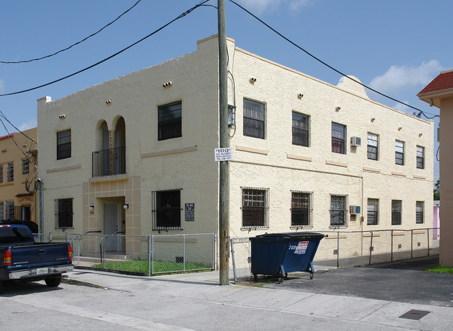 845 SW 4th St in Miami, FL - Foto de edificio - Building Photo