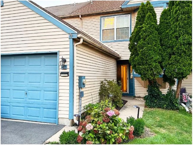 property at 41 Goldenrod Ct