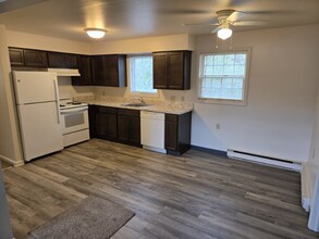 1341 E Highland Ave in Ravenna, OH - Foto de edificio - Building Photo