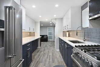 218 73rd St in North Bergen, NJ - Foto de edificio - Building Photo