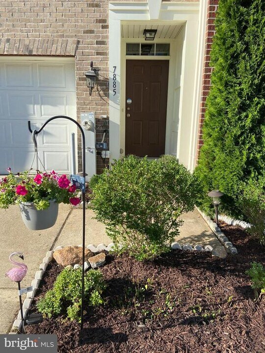 7885 River Rock Way in Columbia, MD - Building Photo