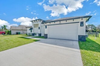 912 SW Bellevue Ave in Port St. Lucie, FL - Building Photo - Building Photo