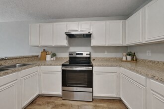 10619 Woodleaf Dr in Dallas, TX - Building Photo - Building Photo