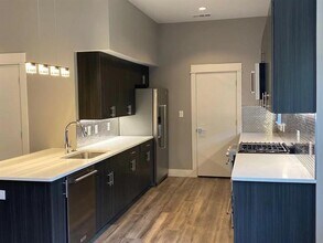 5711 Lindell Ave in Dallas, TX - Building Photo - Building Photo
