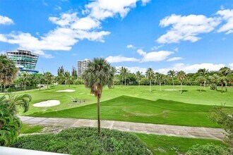 20335 W Country Club Dr in Aventura, FL - Foto de edificio - Building Photo