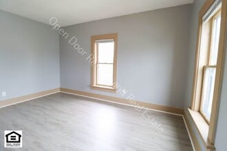 1327 S Jackson St in Auburn, IN - Building Photo - Building Photo