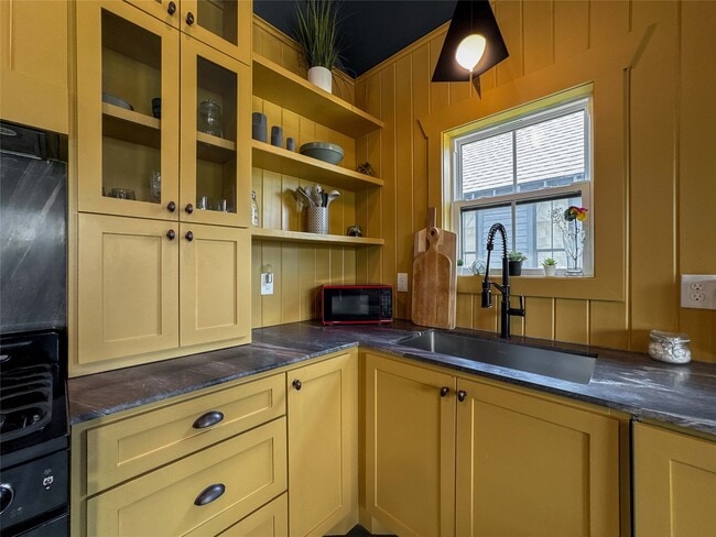property at 1208 32nd St