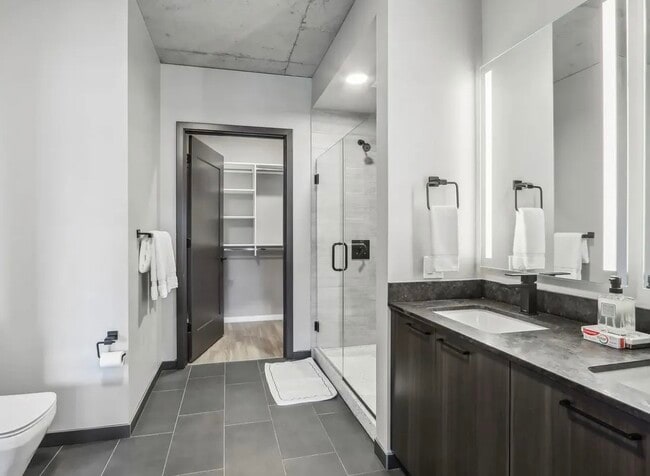 900 W Washington Blvd in Chicago, IL - Foto de edificio - Building Photo