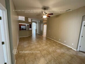 7042 Moss Ledge Run in Land O Lakes, FL - Foto de edificio - Building Photo
