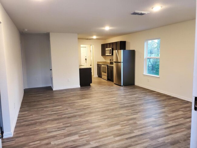 201 S 2nd St in Bonham, TX - Building Photo - Building Photo