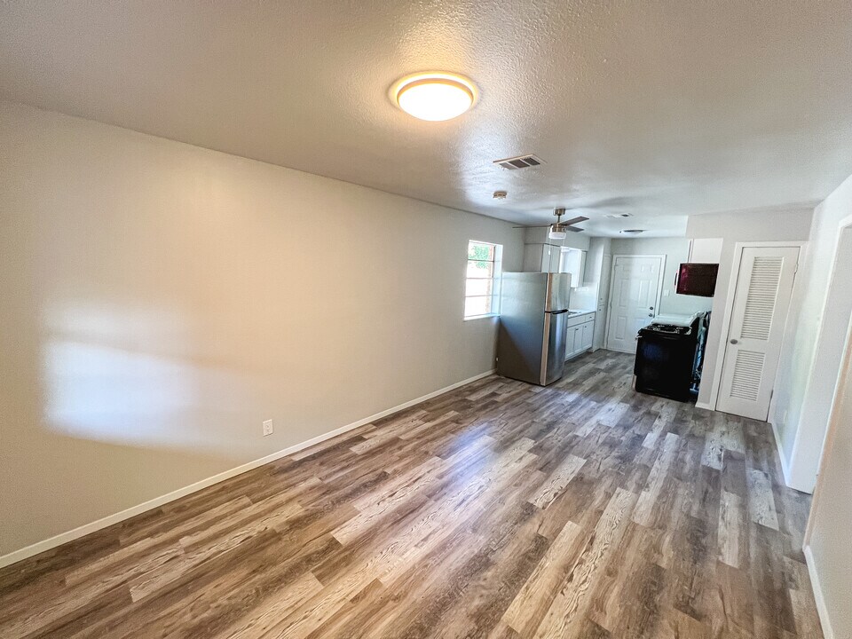 8312 Lavender St in Houston, TX - Building Photo