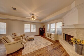 212 Oak Hill Dr in Kerrville, TX - Building Photo - Building Photo
