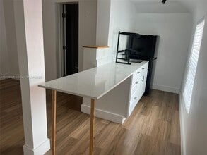 453 NW 25th Ct in Miami, FL - Building Photo - Building Photo