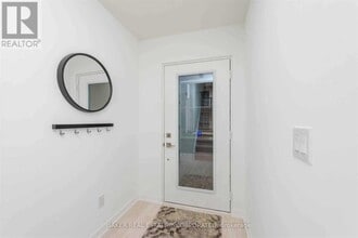 1095 Cooke Blvd. in Burlington, ON - Building Photo - Building Photo