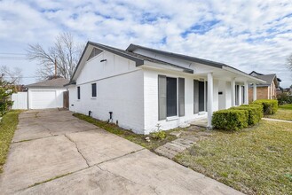 11623 Kirkhollow Dr in Houston, TX - Building Photo - Building Photo