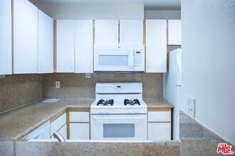11735 Dorothy St-Unit -101 in Los Angeles, CA - Building Photo - Building Photo
