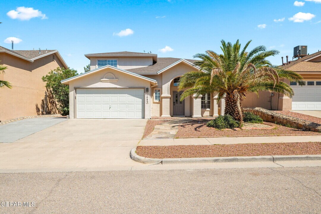 7089 Tierra Roja St in El Paso, TX - Building Photo
