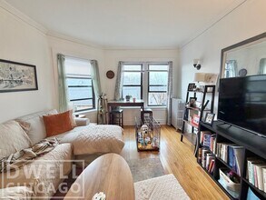 1913 W Larchmont Ave, Unit 3B in Chicago, IL - Foto de edificio - Building Photo