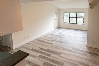 4321 W McNab Rd in Pompano Beach, FL - Building Photo - Building Photo