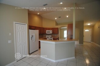 3060 Eldron Blvd SE in Palm Bay, FL - Foto de edificio - Building Photo