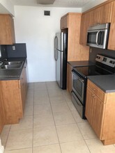 9752 NW 46th Ter, Unit 136 in Doral, FL - Building Photo - Building Photo