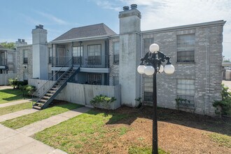 De Moss Condominiums in Houston, TX - Building Photo - Building Photo