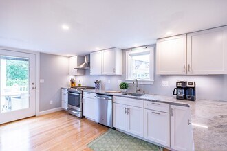 6 72nd St in Newburyport, MA - Building Photo - Building Photo