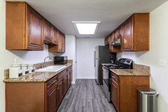 King's Palace Apartments in Fresno, CA - Building Photo - Interior Photo