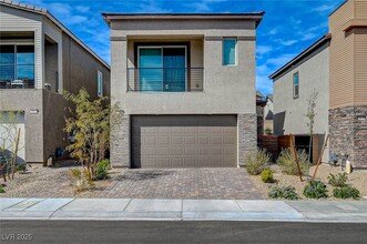 8855 Roadrunner Ravine St in Las Vegas, NV - Building Photo - Building Photo