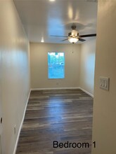 91 Cottonwood Dr in Von Ormy, TX - Foto de edificio - Building Photo