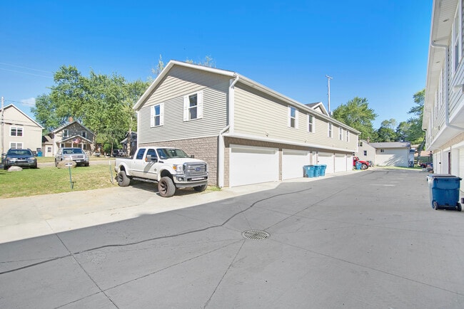 property at 2643 Redwood Ave