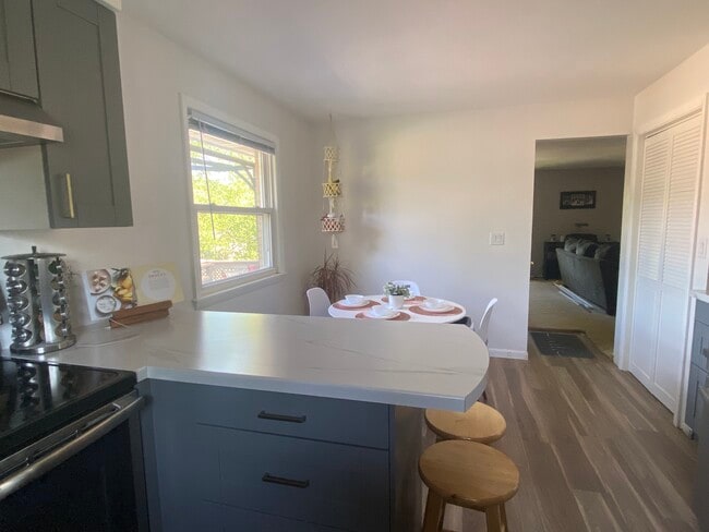 11611 W Elmhurst Pky, Unit Upper in Wauwatosa, WI - Foto de edificio - Building Photo