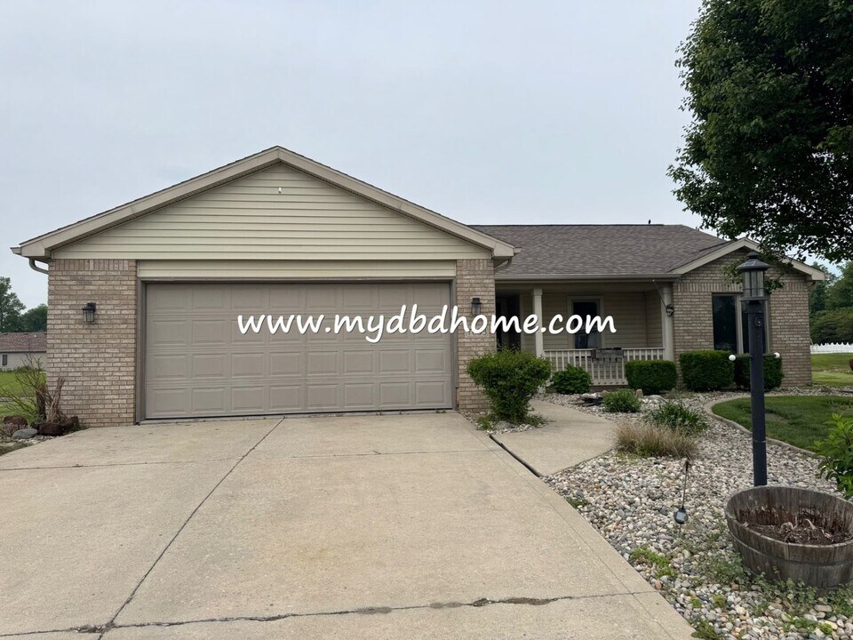 7633 Maeve Dr in Fort Wayne, IN - Building Photo