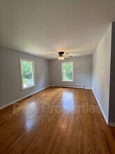 2115 Churchill Dr in Greensboro, NC - Foto de edificio - Building Photo