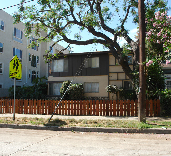 10912 Bloomfield St in North Hollywood, CA - Foto de edificio - Building Photo