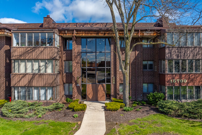 River Bluff Condominiums in Menomonee Falls, WI - Foto de edificio - Building Photo