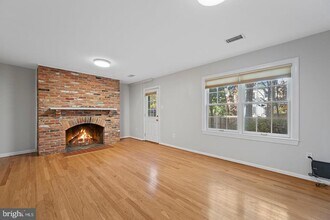 1106 Brentfield Dr in McLean, VA - Building Photo - Building Photo