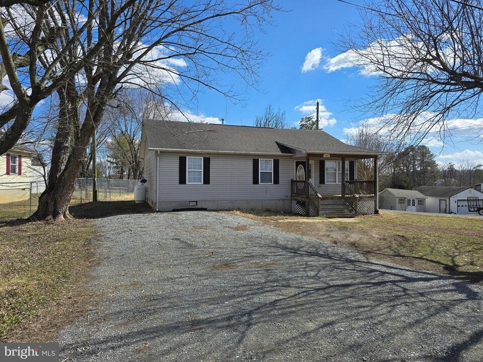 243 Broad Ave in Winchester, VA - Foto de edificio