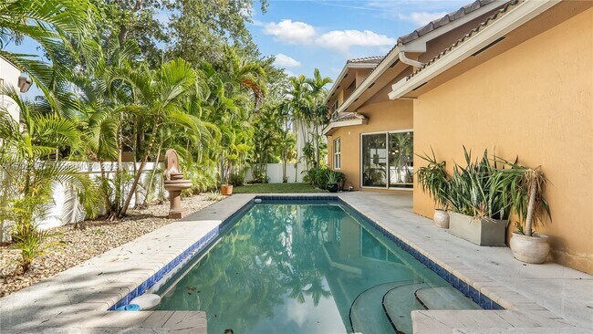 1940 Blue Water Terrace S in Pompano Beach, FL - Building Photo - Building Photo