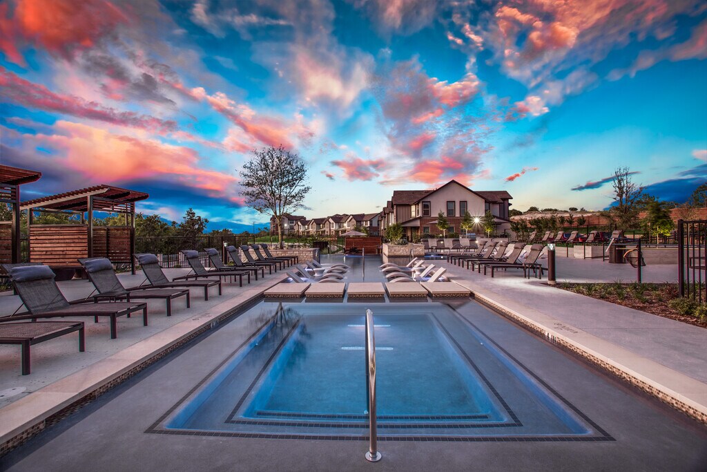 Aura Benbrook Apartments in Benbrook, TX