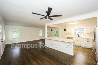 3543 Bouldercrest Rd in Ellenwood, GA - Building Photo - Building Photo