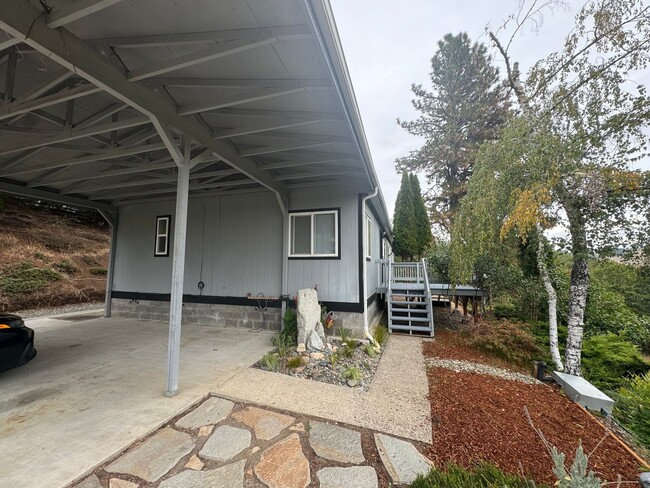 661 NE Ventura St in Roseburg, OR - Building Photo - Building Photo