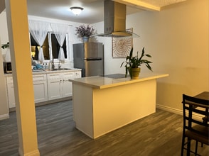 11941 S Della Ln, Unit Room 4 in Garden Grove, CA - Building Photo - Building Photo