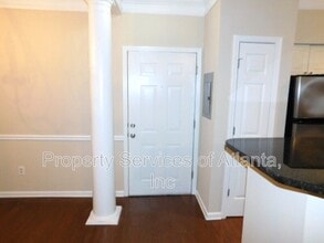 5559 Glenridge Dr in Atlanta, GA - Building Photo - Building Photo