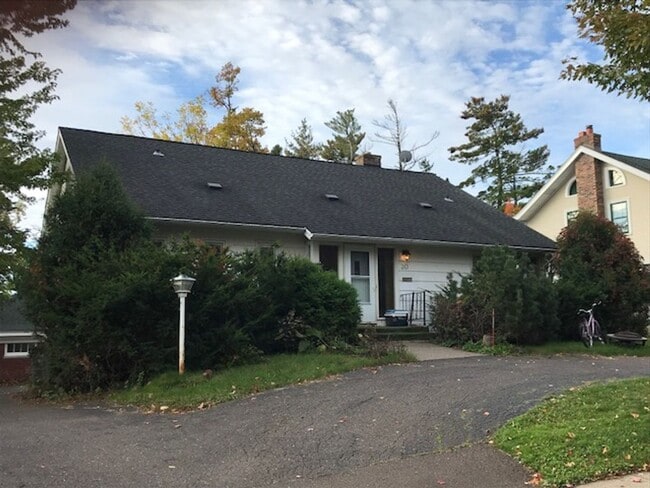 30 E College St in Duluth, MN - Building Photo - Building Photo