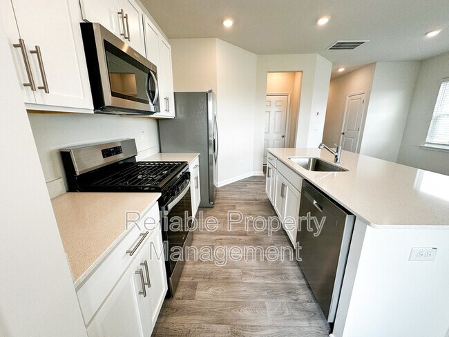 221 Starlight St in Sanford, NC - Building Photo - Building Photo