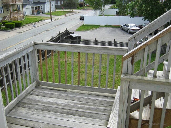 16 Tappan Ave, Unit 2B in Attleboro, MA - Building Photo - Building Photo