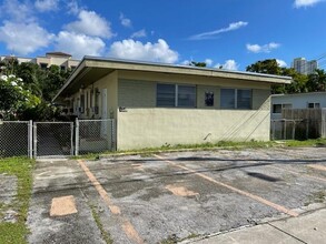 527 SW 10th St in Miami, FL - Building Photo - Building Photo